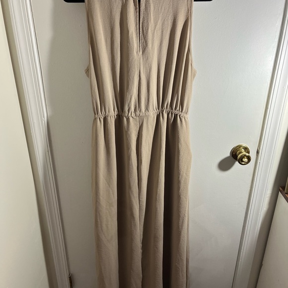 Vince Camuto Beige Sleeveless Dress - Picture 8 of 10